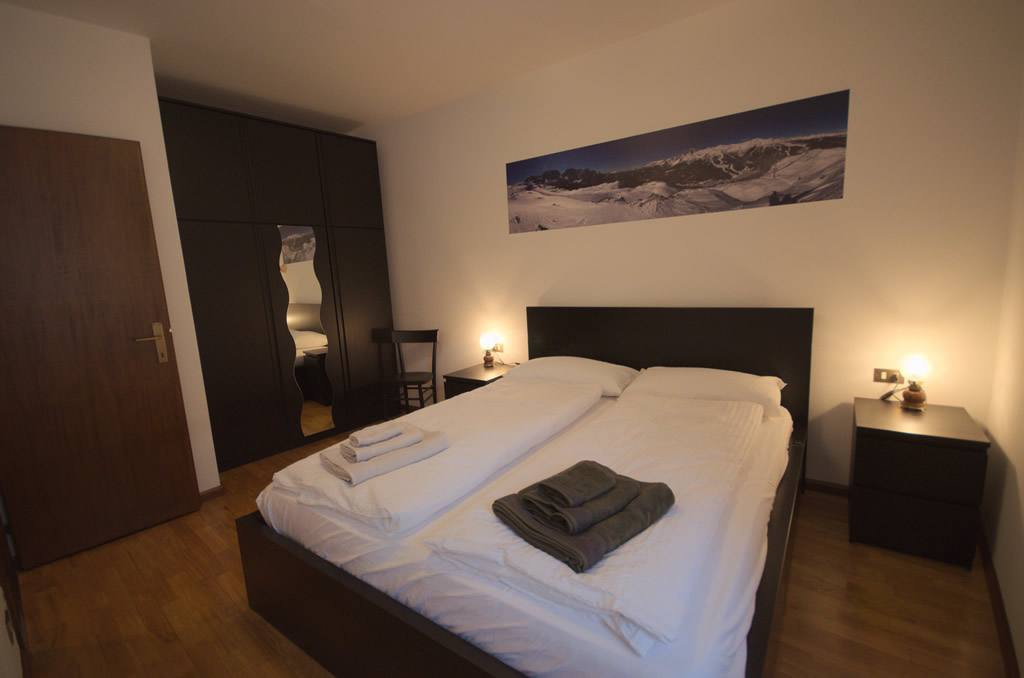 Appartamento Corniolo in affitto a Pinzolo centro – camera matrimoniale con armadio